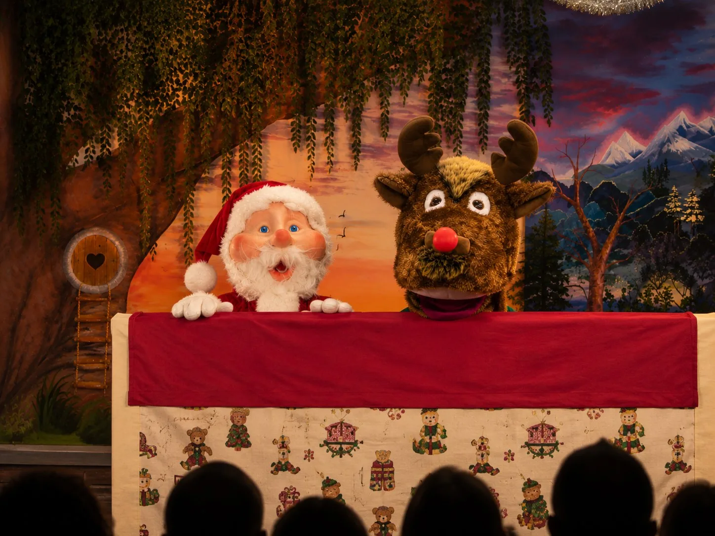 Le Père Noël et Tonton Caribou